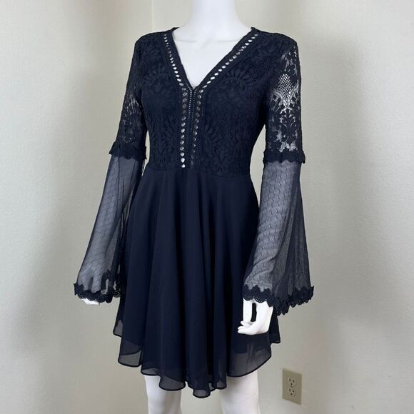 Two Sisters Women Size 8 Blue Bethany Crochet Flare Long Sleeve Mini Dress - Picture 7 of 17
